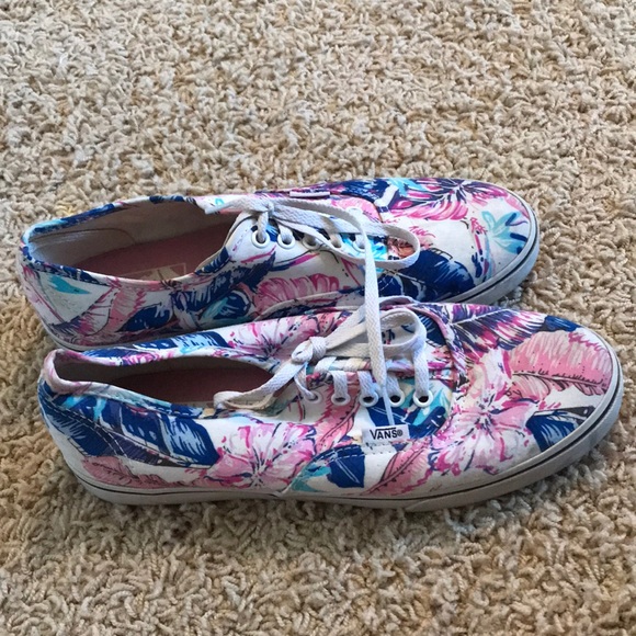 Graphic Vans - Picture 1 of 1